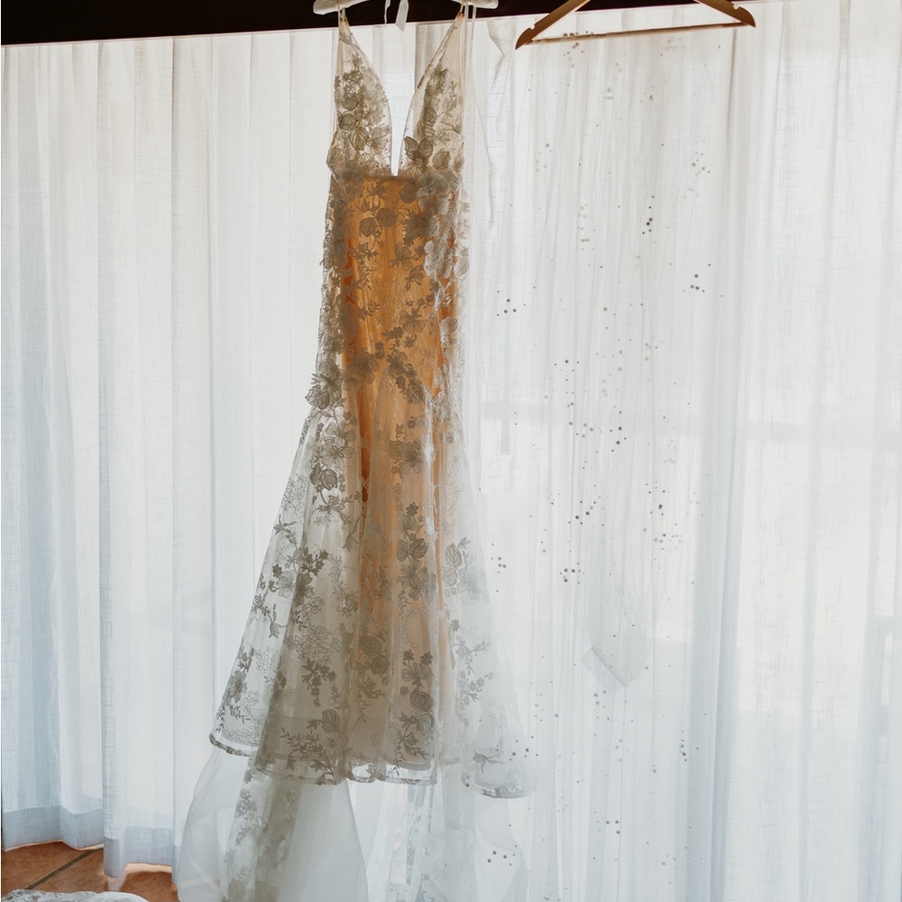 Elegant White Lace Wedding Dress